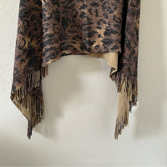 Snow Leopard Print Poncho Shawl Fringe Sides Tan Black Gold One Size - Picture 9 of 11